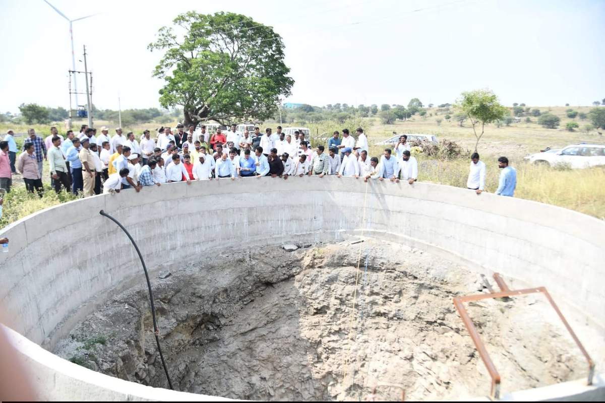 बीड में सूखे से 8.22 लाख किसान प्रभावित, समय पर मुआवजा देने के निर्देश
