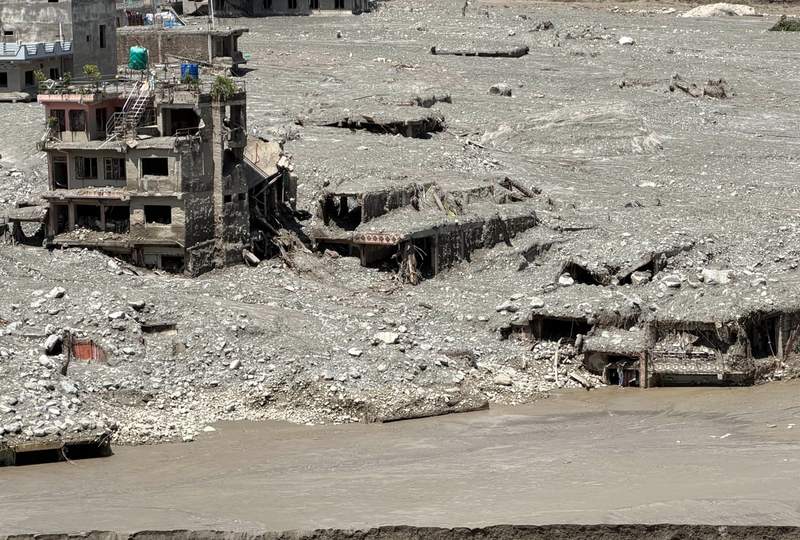 नेपाल बाढ़: पानी उतरा, लेकिन पीछे छोड़ गया तबाही और मातम