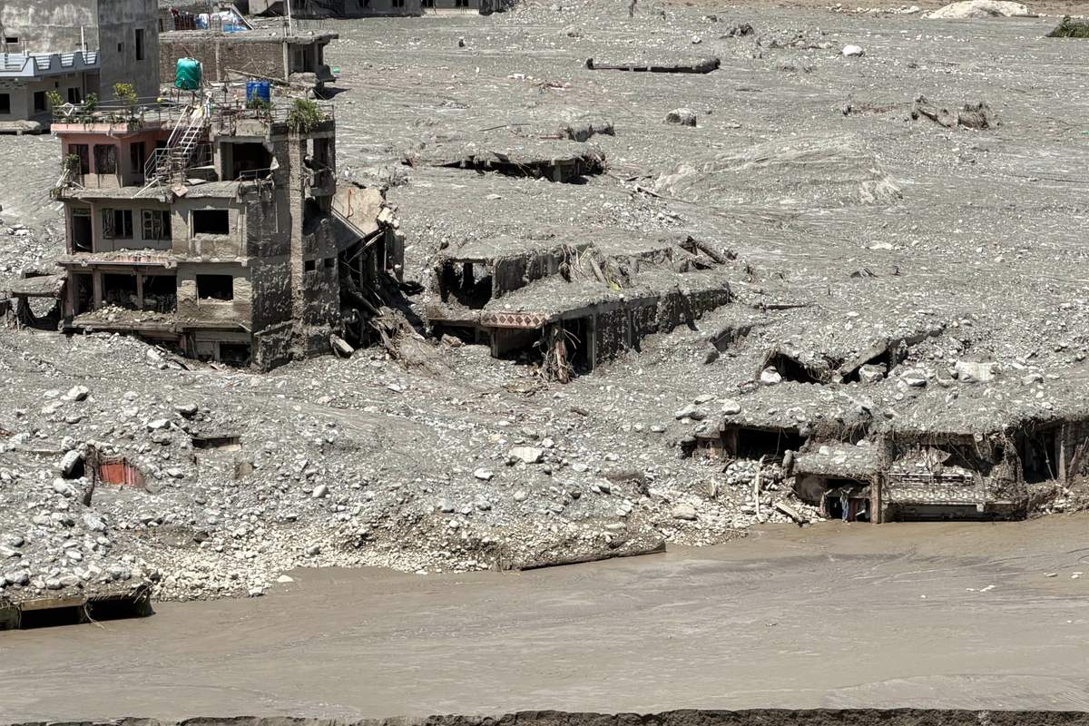 नेपाल बाढ़: पानी उतरा, लेकिन पीछे छोड़ गया तबाही और मातम