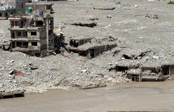 नेपाल बाढ़: पानी उतरा, लेकिन पीछे छोड़ गया तबाही और मातम