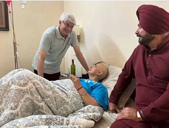 नवजोत सिंह सिद्धू के हल्दी और डाइट से कैंसर को हराने पर क्या बोले डॉक्टर और एक्सपर्ट?