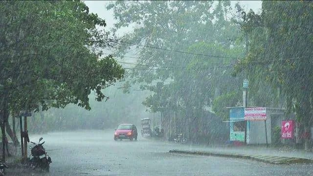 भारत मौसम विज्ञान विभाग (IMD) के अनुसार देश के कई हिस्सों में अगले एक सप्ताह तक भारी से बहुत भारी बारिश होने की संभावना है.
