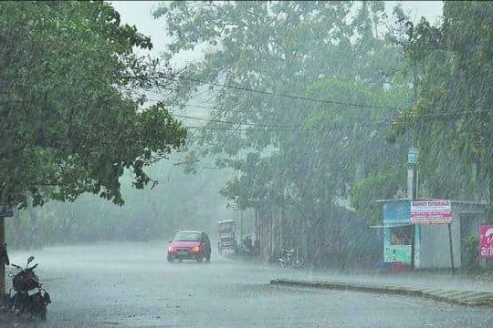 भारत मौसम विज्ञान विभाग (IMD) के अनुसार देश के कई हिस्सों में अगले एक सप्ताह तक भारी से बहुत भारी बारिश होने की संभावना है.