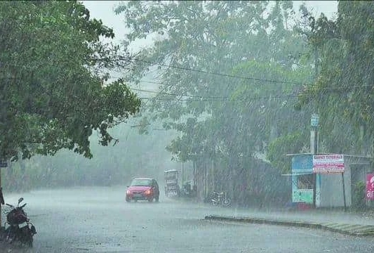 भारत मौसम विज्ञान विभाग (IMD) के अनुसार देश के कई हिस्सों में अगले एक सप्ताह तक भारी से बहुत भारी बारिश होने की संभावना है.