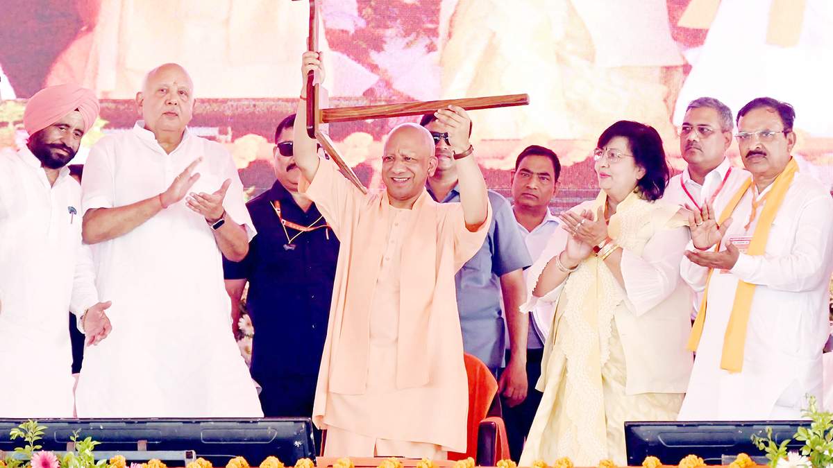 अब तीसरी फसल भी लेने लगे हैं किसान, यूपी में विकसित कृषि संकल्प अभियान में बोले सीएम योगी