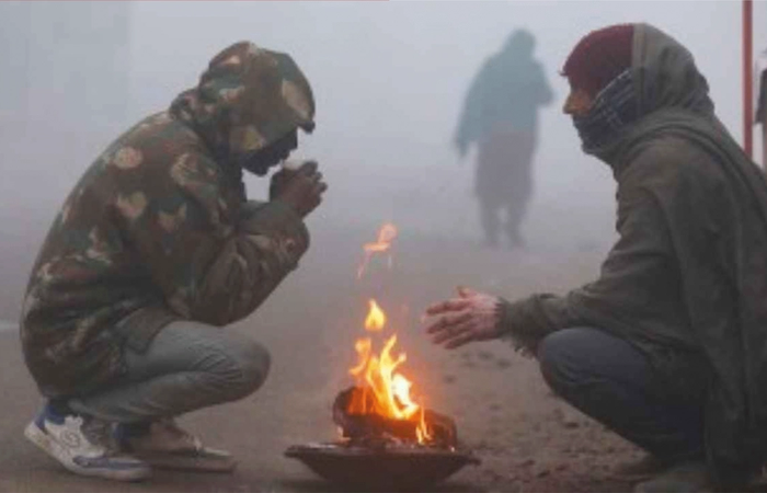 IMD Alert: उत्तर में कड़ाके की ठंड, दक्षिण में भारी बारिश