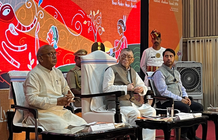 झारखंड की राजधानी रांची के ऐतिहासिक ऑड्रे हाउस में आयोजित दो दिवसीय 'जलवायु अखड़ा' कार्यक्रम का गुरुवार को समापन हो गया।