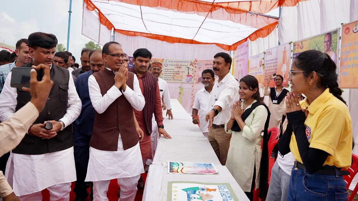 शिवराज सिंह चौहान का आश्वासन, किसानों तक लगातार पहुँचेगी खाद-यूरिया