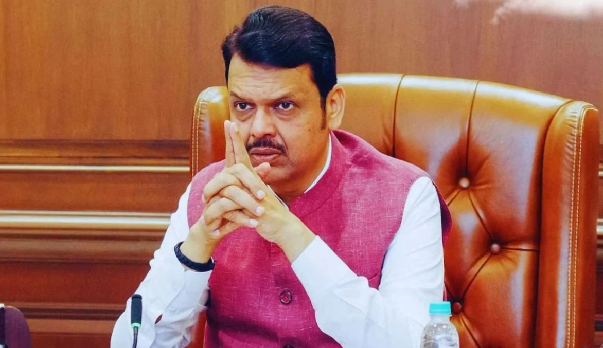 ₹5,000 की राहत मंजूर नहीं? महाराष्ट्र के किसान ने CM फडणवीस को भेजे पैसे