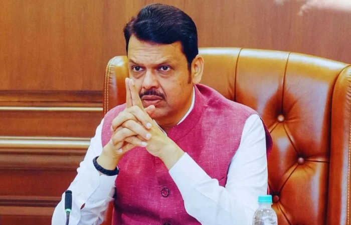₹5,000 की राहत मंजूर नहीं? महाराष्ट्र के किसान ने CM फडणवीस को भेजे पैसे