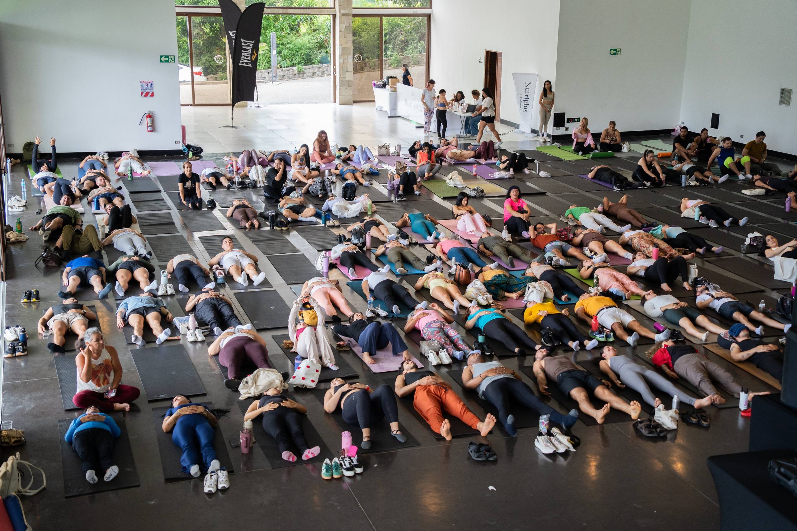 Road to Dharma: participantes en savasana al cierre de una sesión