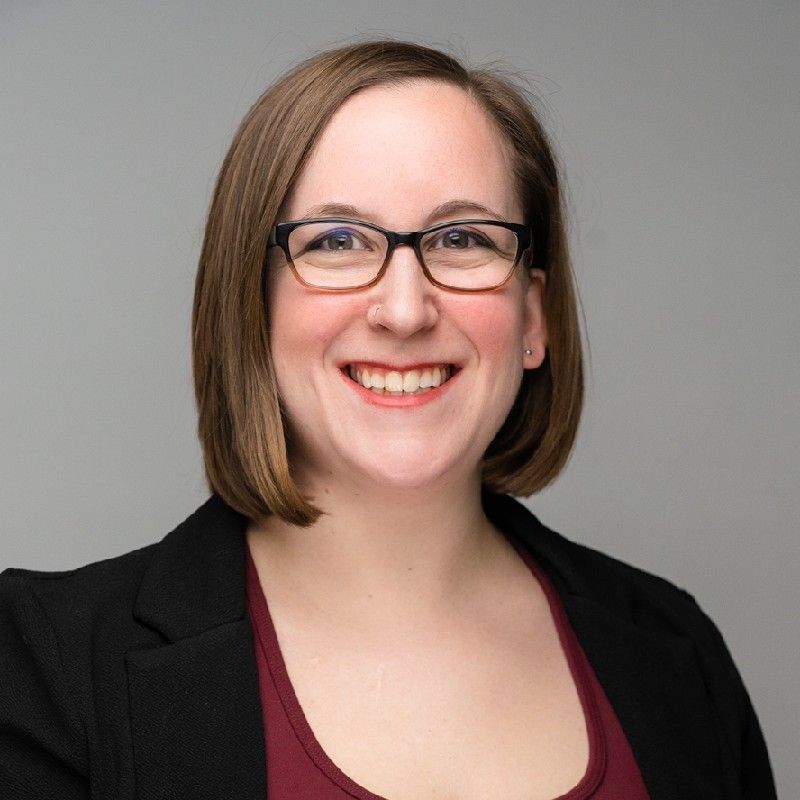Beth Saunders headshot