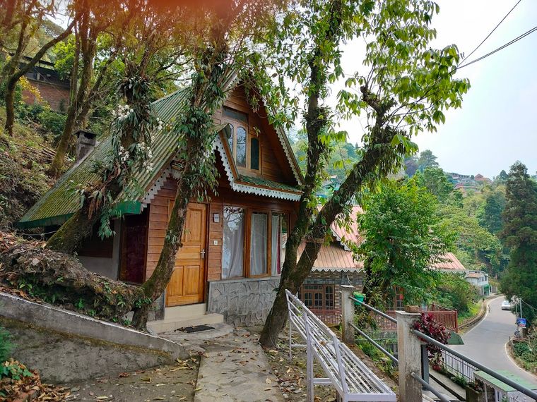 Rustic Cabin w/ Kanchenjunga & sunset view