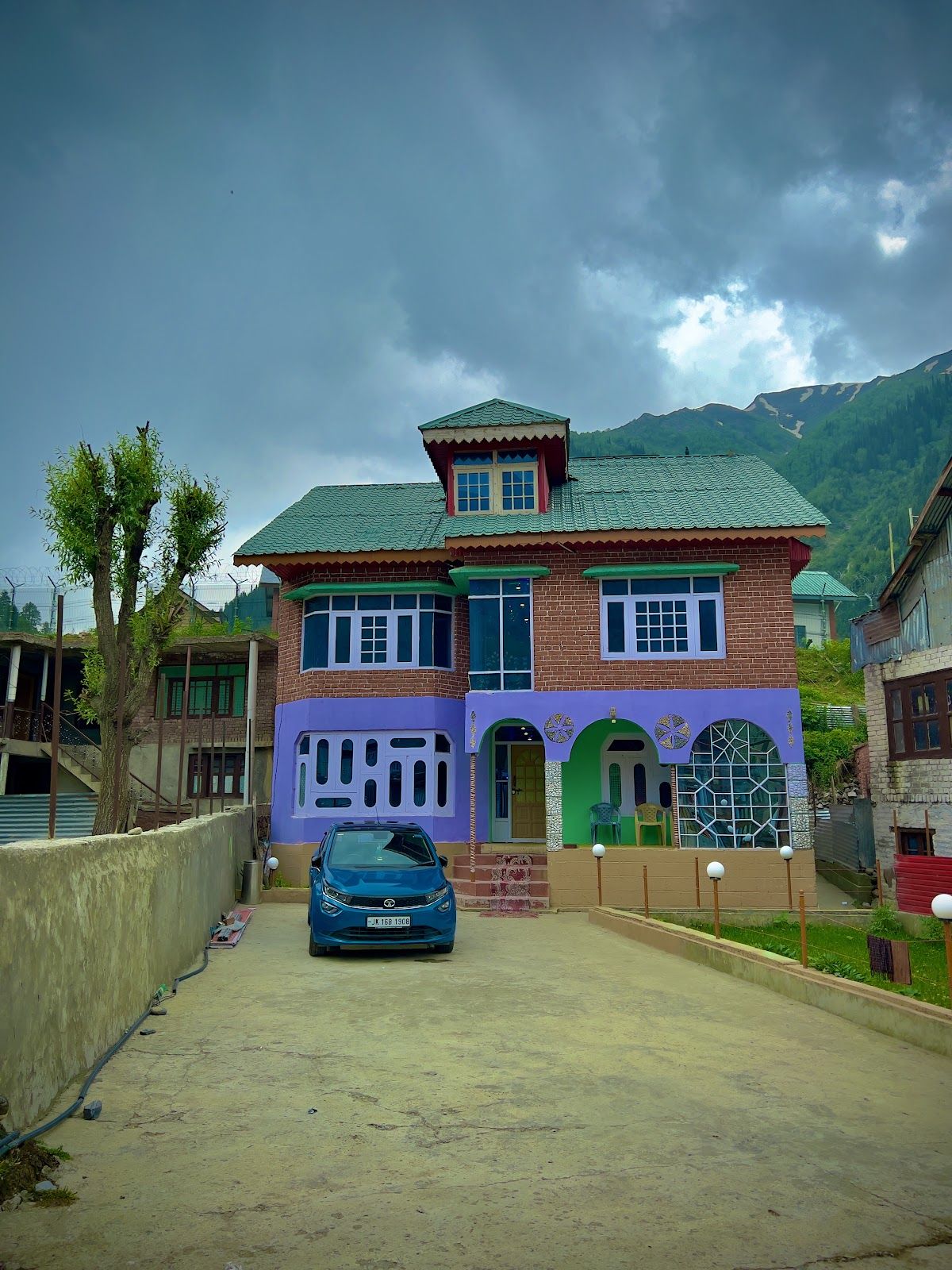 Valley View Homestay w/ Home Meals, J&K