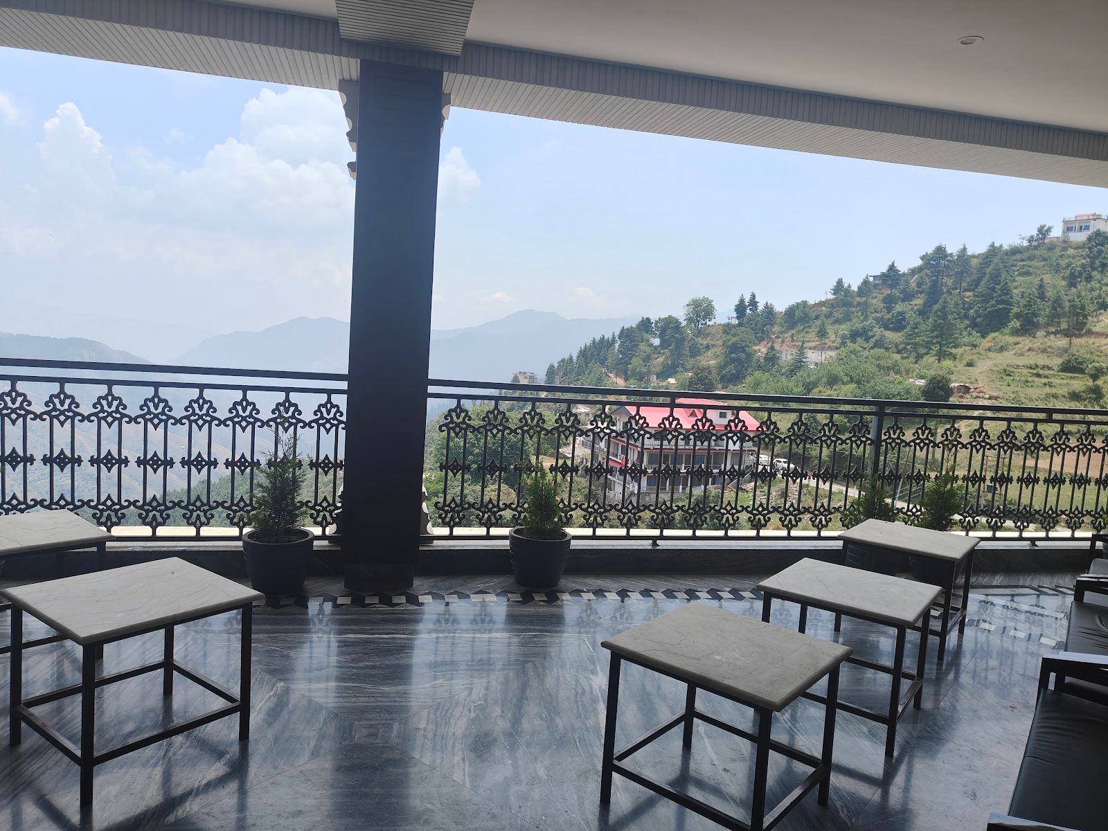 48 bedroom house with valley views in Purodi New