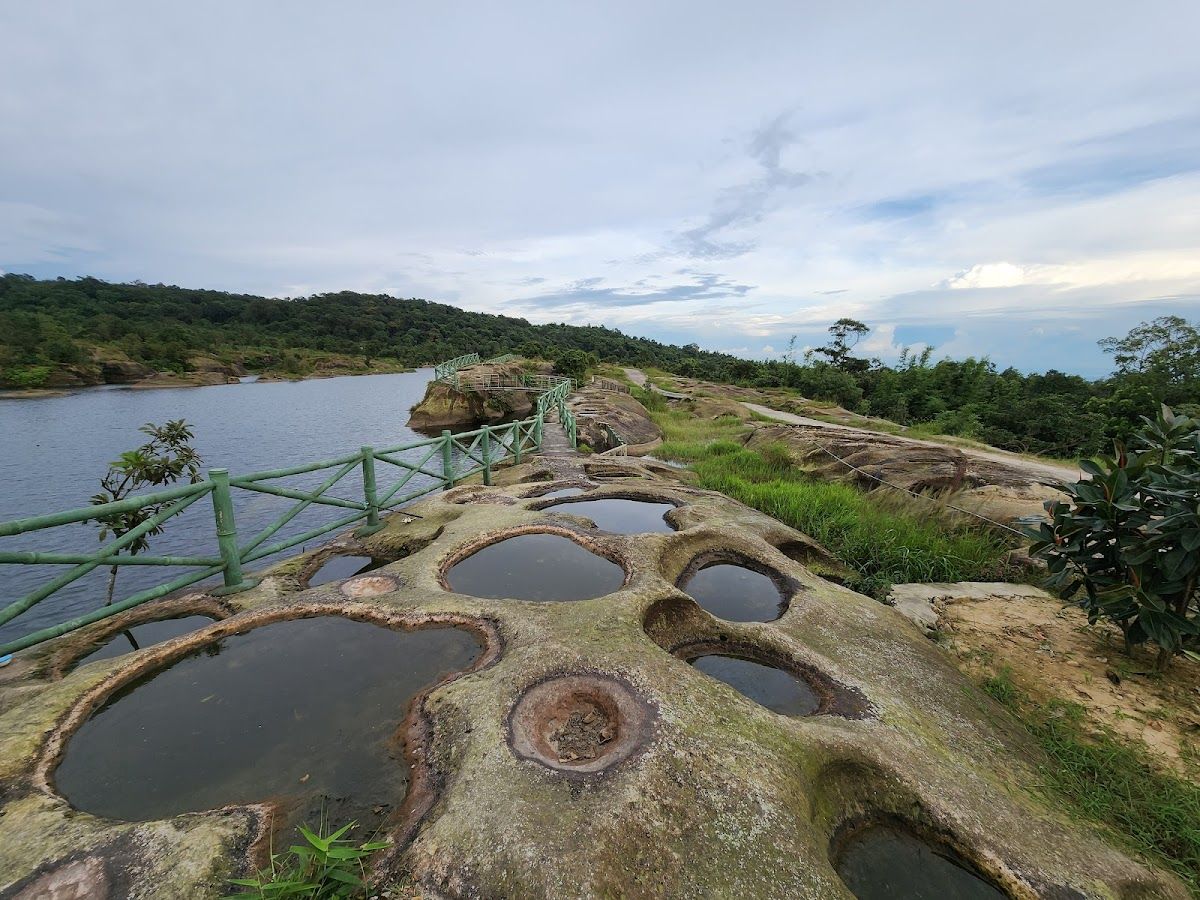Natural Lake Kayak Adventure Homestay, Meghalaya