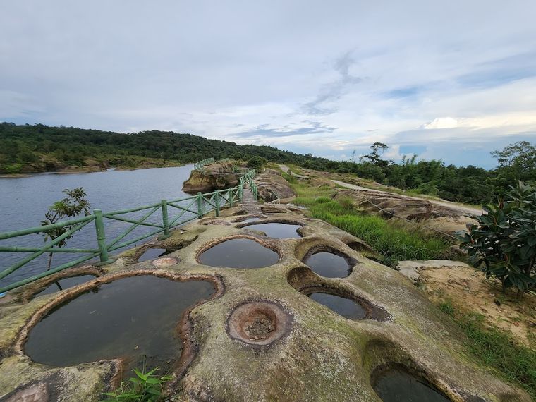 Natural Lake Kayak Adventure Homestay, Meghalaya