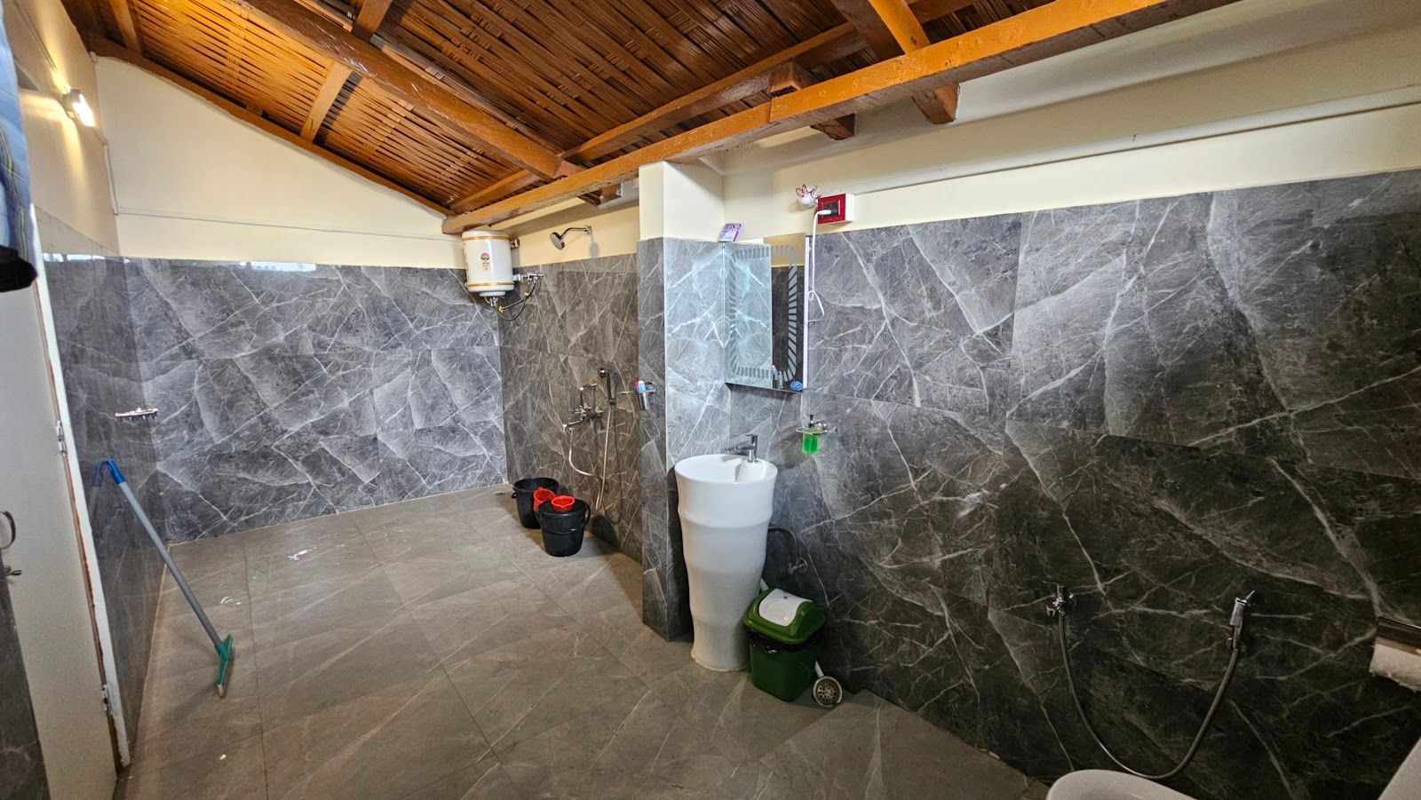 Spacious Homestay w/ Bonfire & Mtn View, Meghalaya - Haflong photo 5