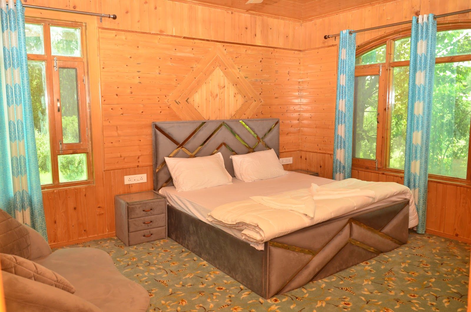 Homestay w/ Home Meals & Caretaker, Srinagar in Srinagar, Jammu and Kashmir 2