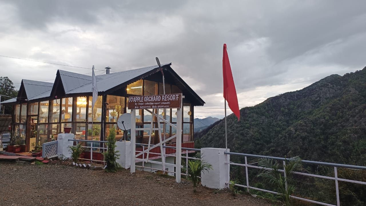 Mountain view house with 18 bedrooms near Dhanaulti