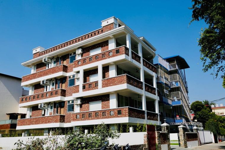 City Homestay w/ Home Meals & Great Staff