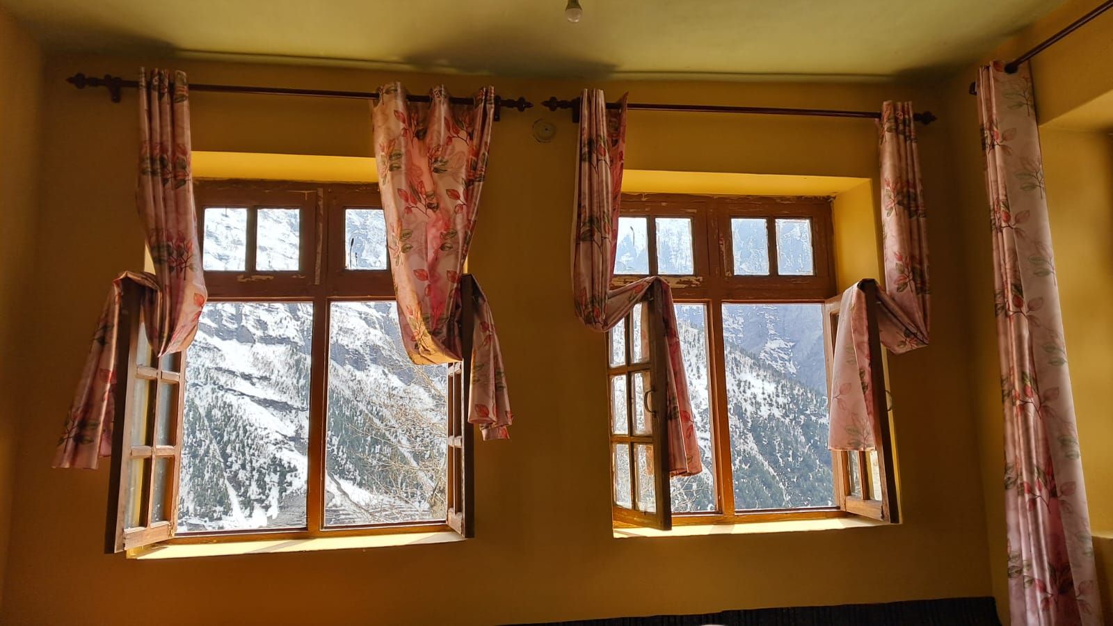 Ghondla, Lahaul & Spiti: House with Mountain Views