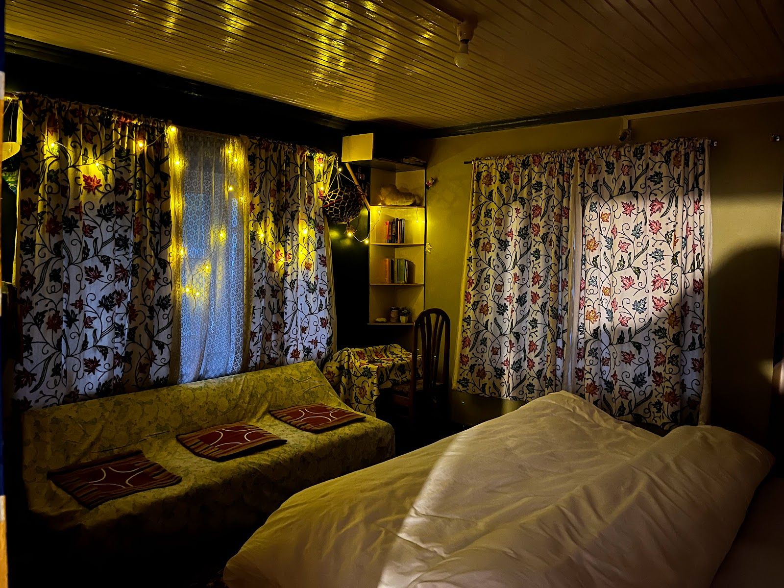 Homestay w/ Snow Peaks, Home Meals & WiFi, J&K in Pahalgam, Jammu & Kashmir 2