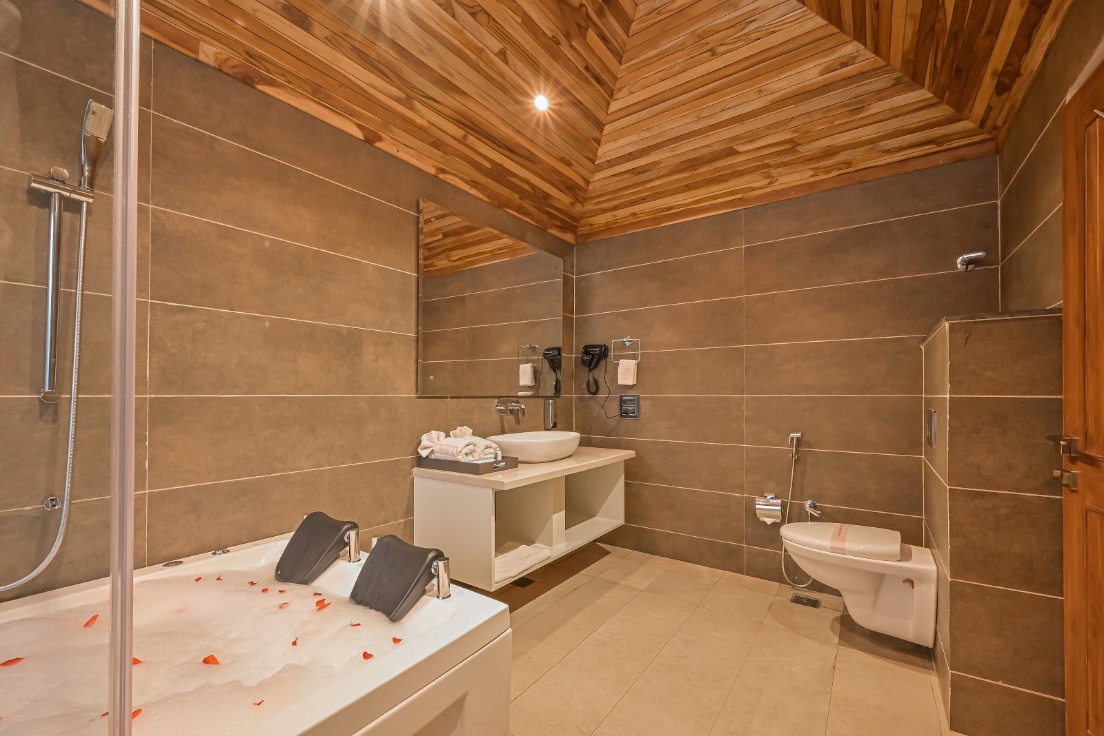 Mountain Cabin w/ Forest Views & Pool, HP - Himachal Pradesh photo 5