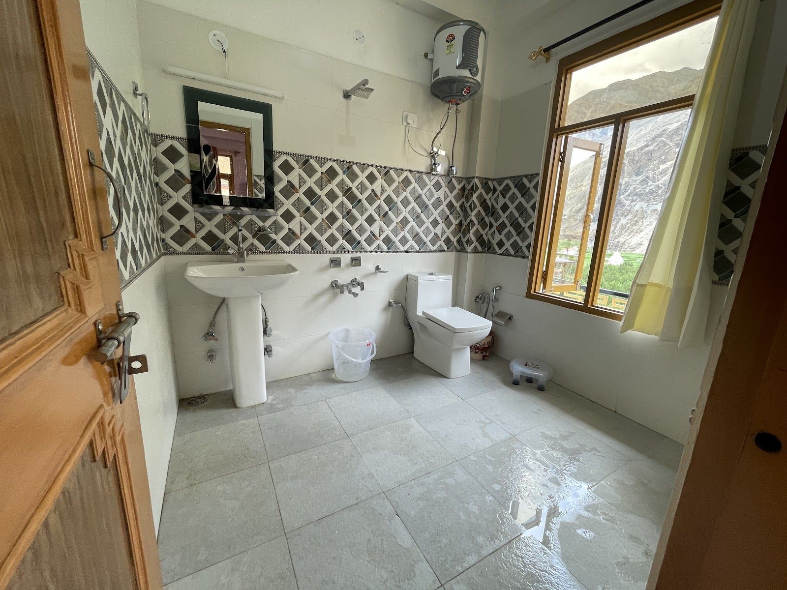 Homestay w/ Home Meals & Views, HP - Tabo, HP photo 4