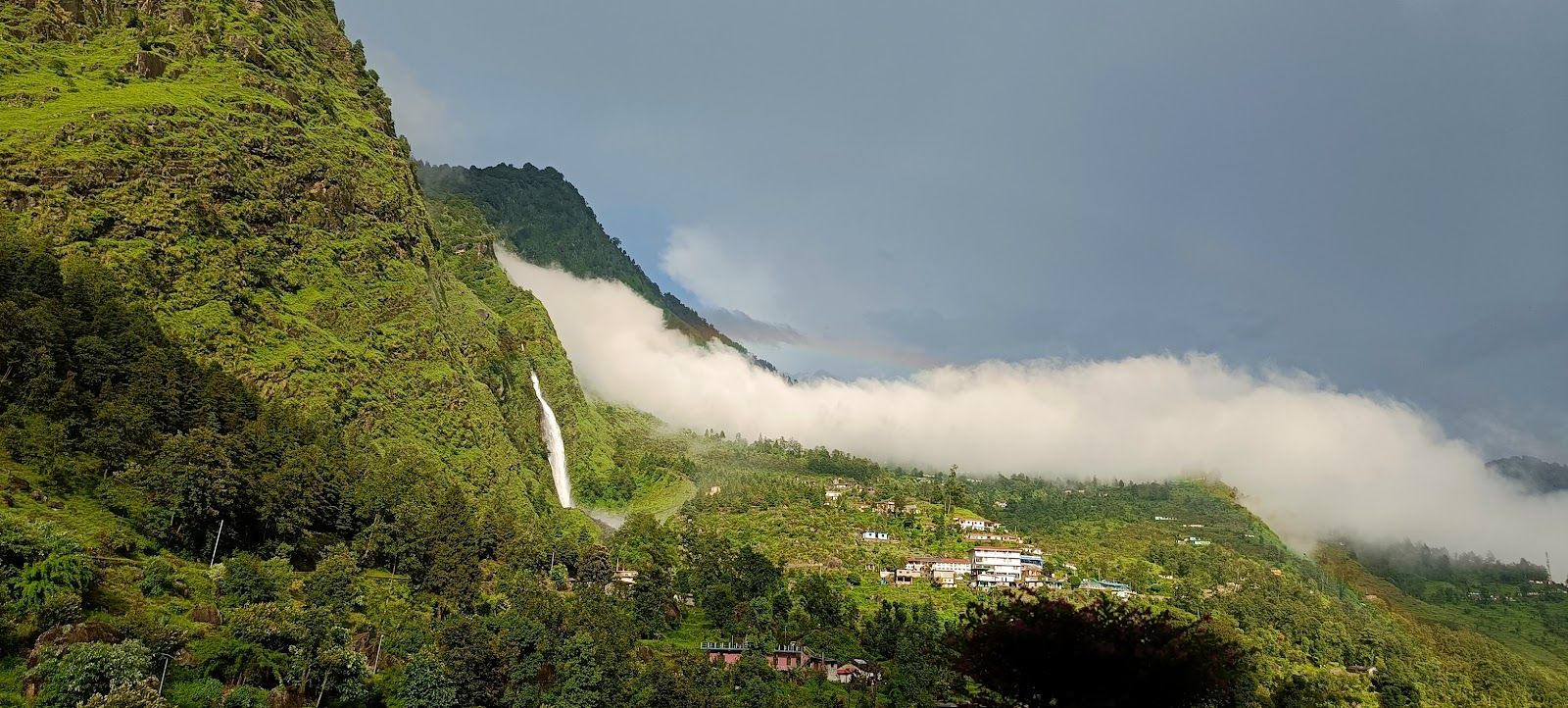 Homestay w/ Home Meals & Birthi Falls, Uttar...