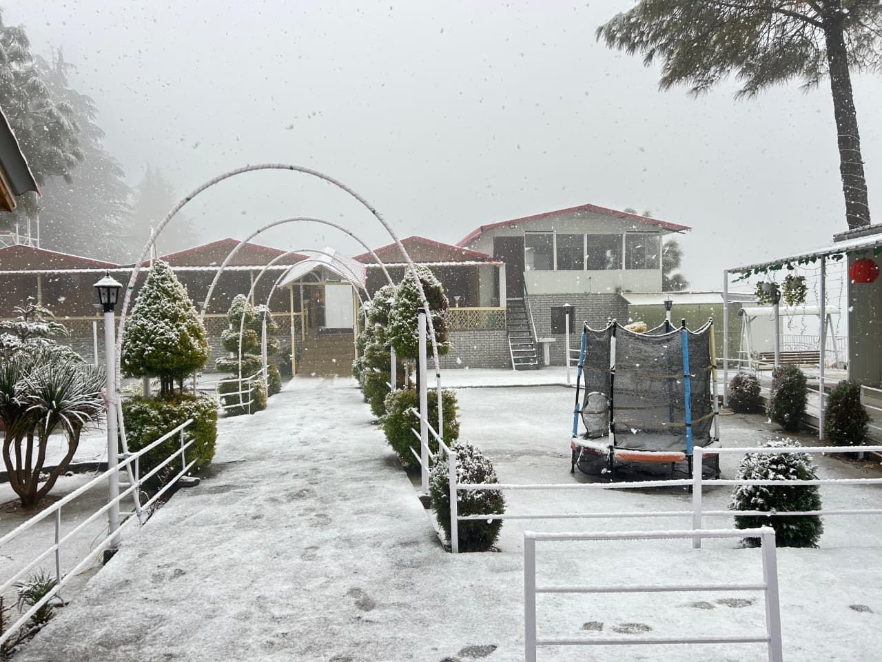 Hilltop Cottages w/ 360 Views & Trails, HP in Chail, HP 1