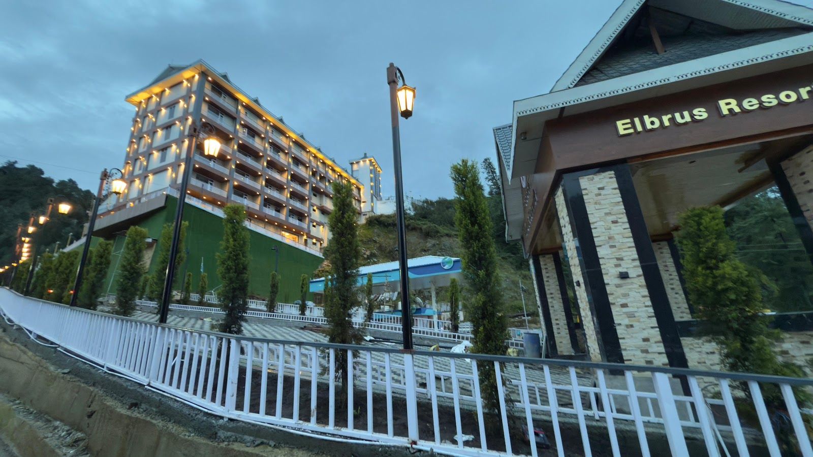 Mountain Homestay w/ Spa, Pool & Bonfire in Himachal Pradesh 8