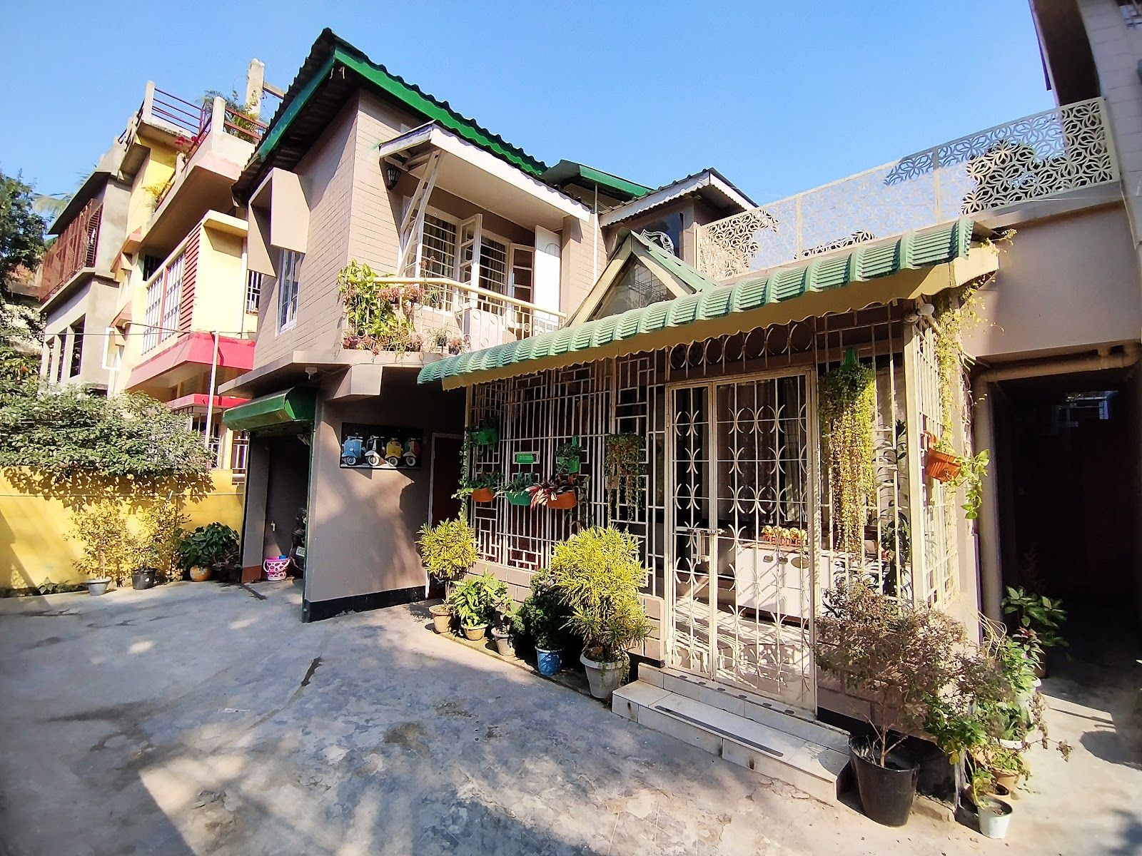 Authentic Assamese Food Homestay w/ Balcony - Assam