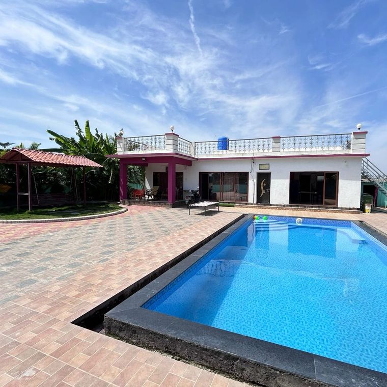 Poolside villa for getaways. Mahim, Maharashtra.