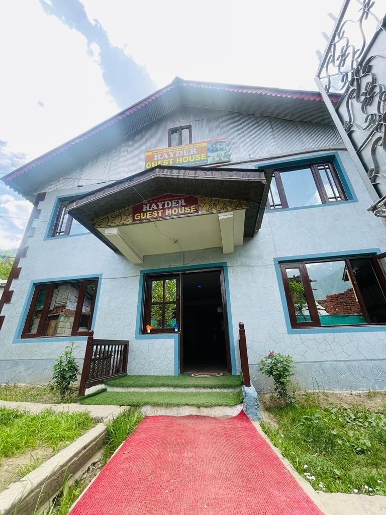 Helpful Staff Guest House w/ Market & Transport in Jammu & Kashmir, Pahalgam 1