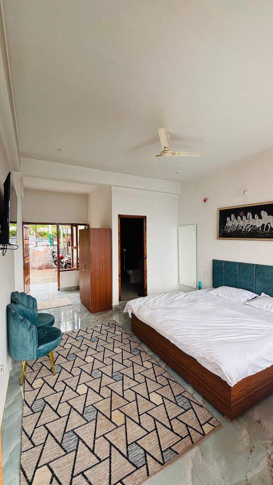 Mountain Homestay w/ Home Meals & Views, UK in Dehradun, UK 2