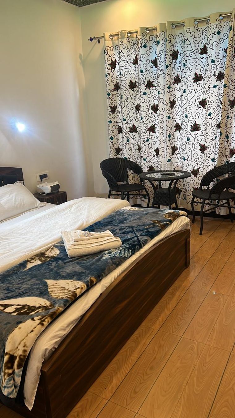 Himalayan Mountain Retreat Lodge, J&K