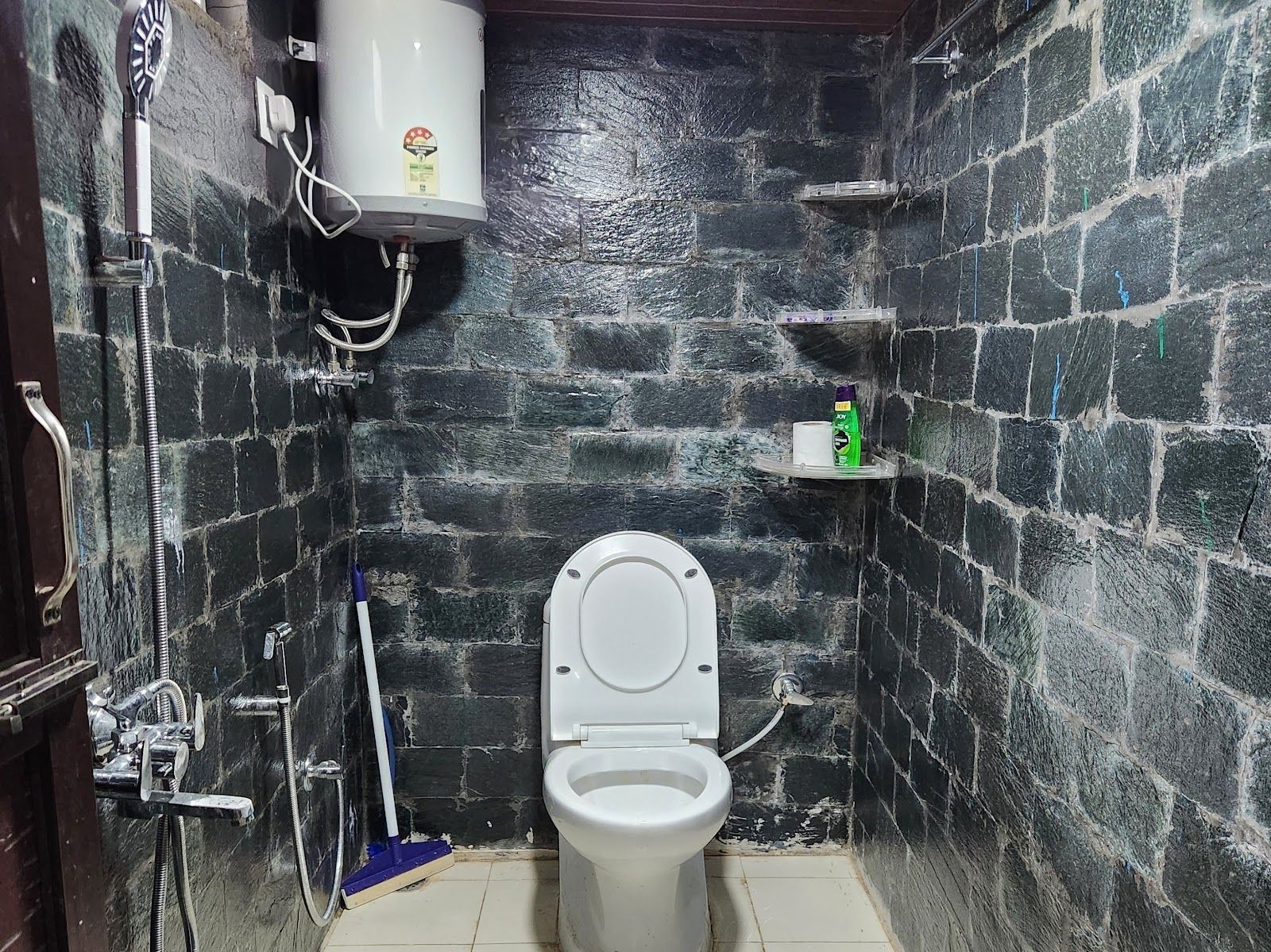 Mud Huts w/ Mountain & Forest Views HP - Bir, HP photo 4