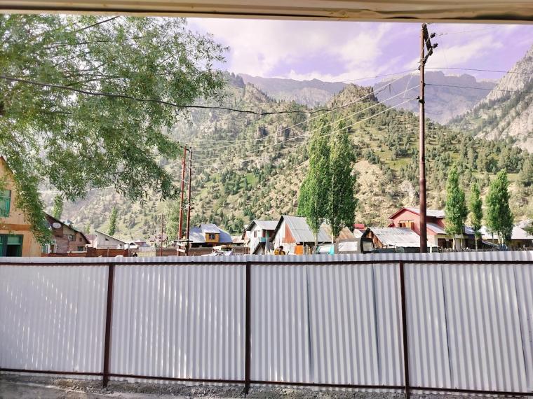 Family Homestay w/ Home Meals & Views, Kashmir