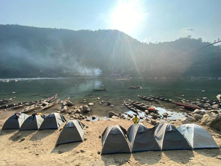 River-view lodge near Dawki, Meghalaya, with bonfire and treks
