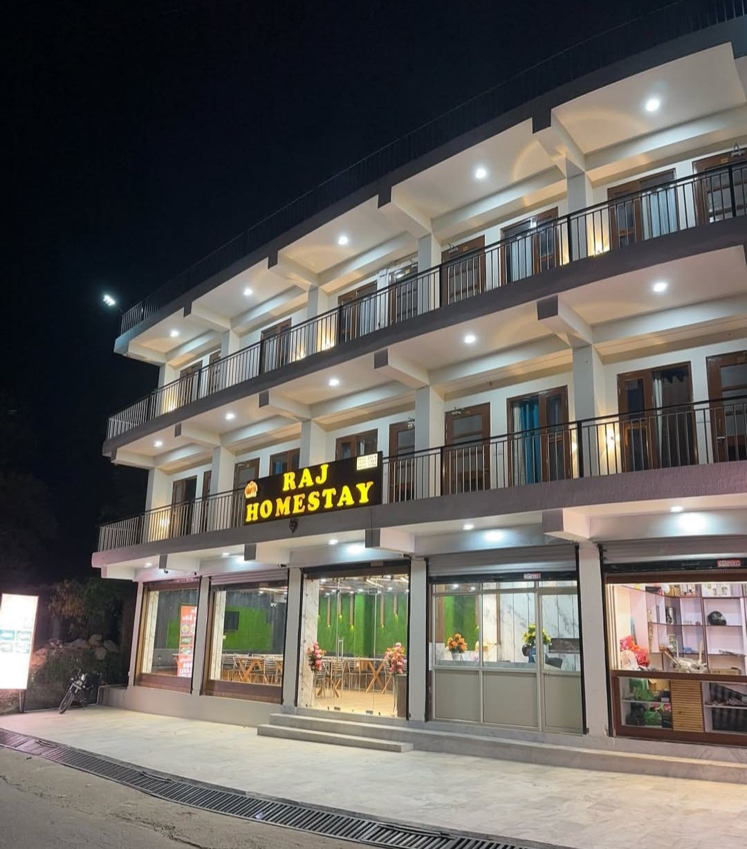 Delicious Food Homestay w/ Himalayan Views, HP