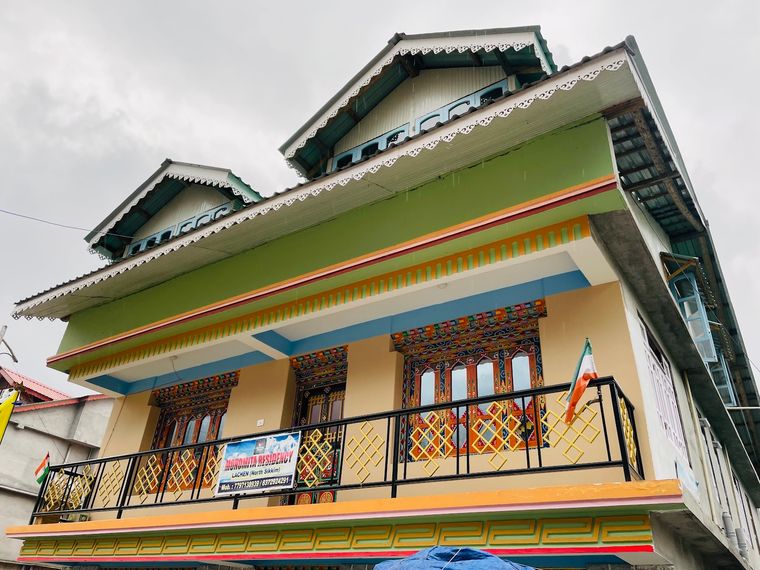 Snow Mountain View Hotel w/ Great Food, Sikkim