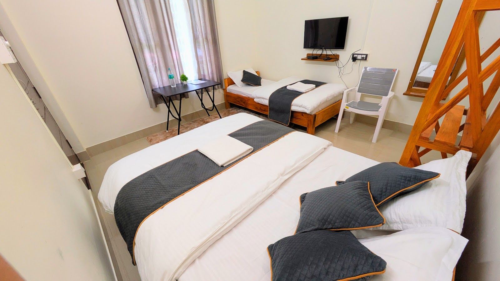 Mountain View Home w/Balcony & Bonfire AP in Dirang, Arunachal Pradesh 2