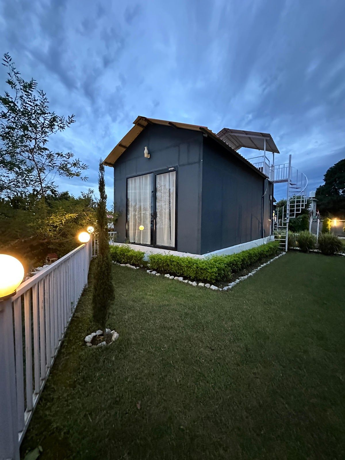 Lake View Suite-Room Only |Glamping Heights Resort - Resorts for Rent in Naukluchiatal, Uttarakhand, India - Airbnb in नौक्लुचिअतल 1