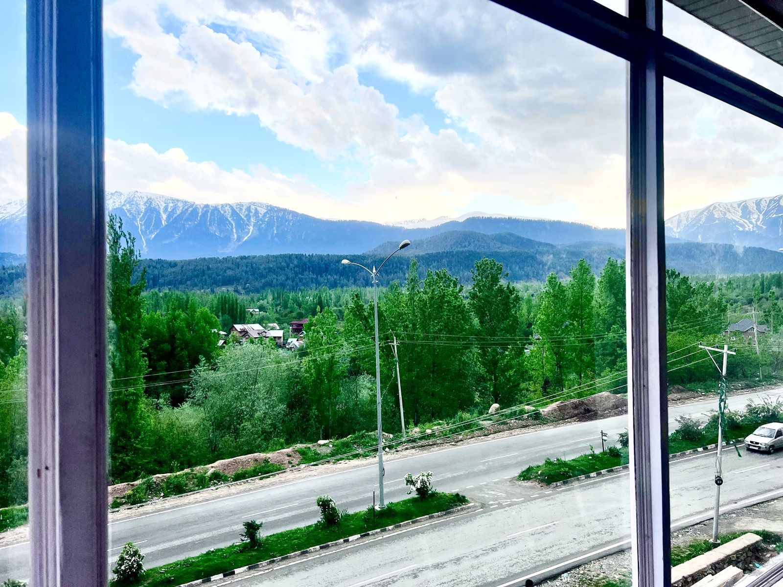 Mountain View Homestay w/ Home Meals, Kashmir in India 5