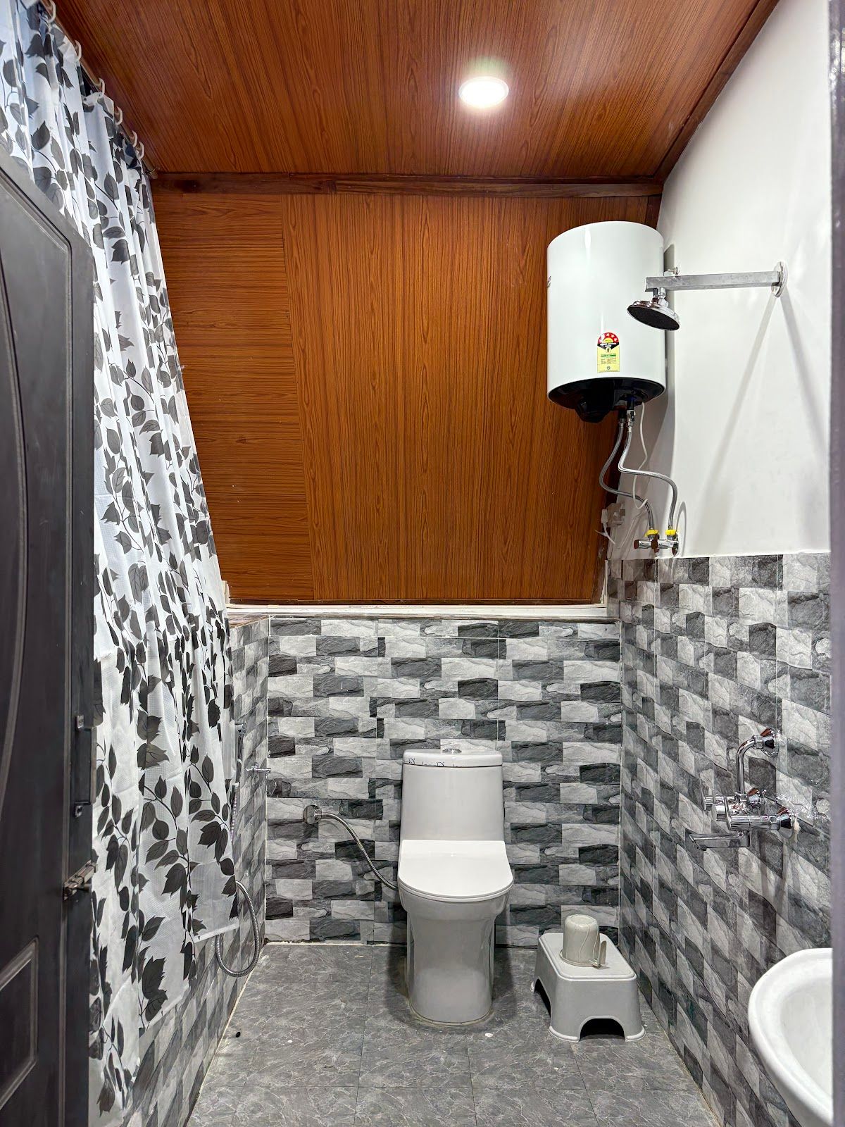 Arunachal Cottage w/ Bonfires & Home Meals in Dirang, Arunachal Pradesh 8