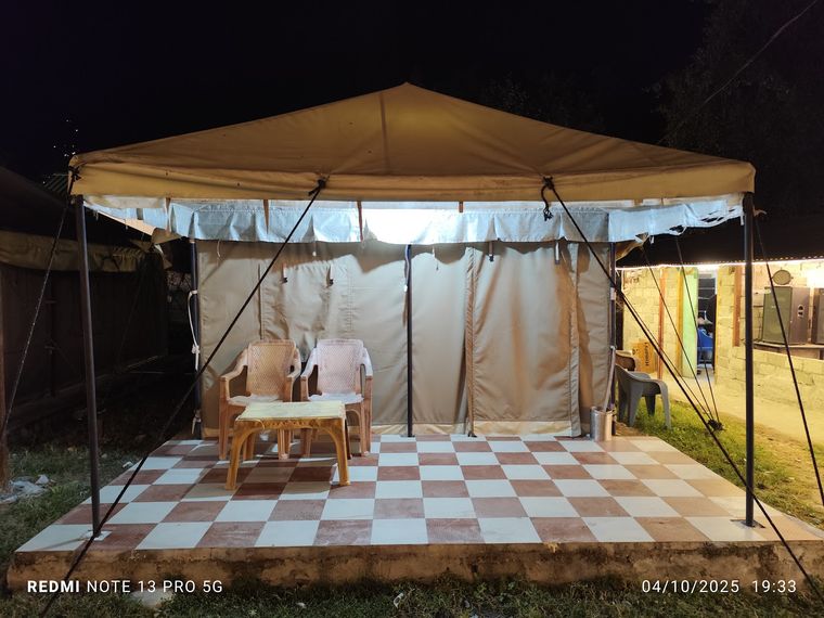 Hygienic Tents & Huts w/ Delicious Food, HP