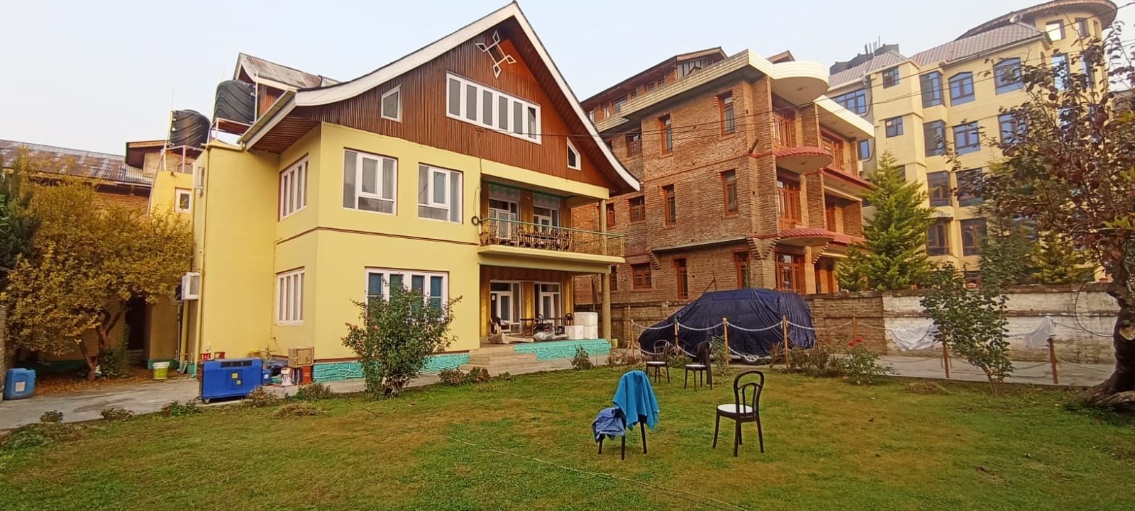 Guest house with a garden, Srinagar, Kashmir