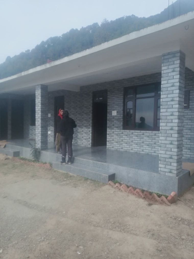 Homely Food Homestay w/ Treks & Views, HP