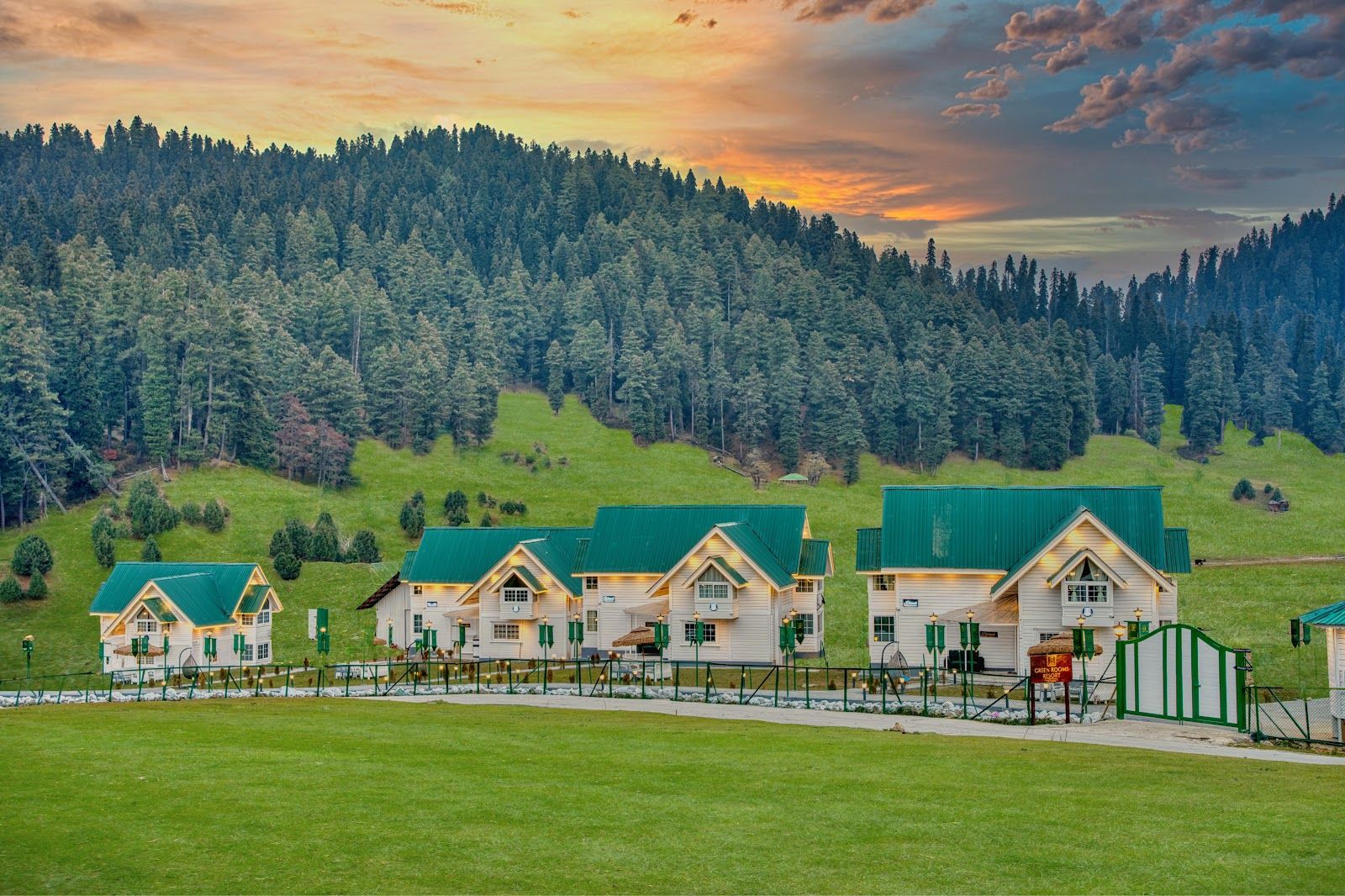 Heated Villa w/ Mountain Views & Home Meals - Jammu & Kashmir photo 4